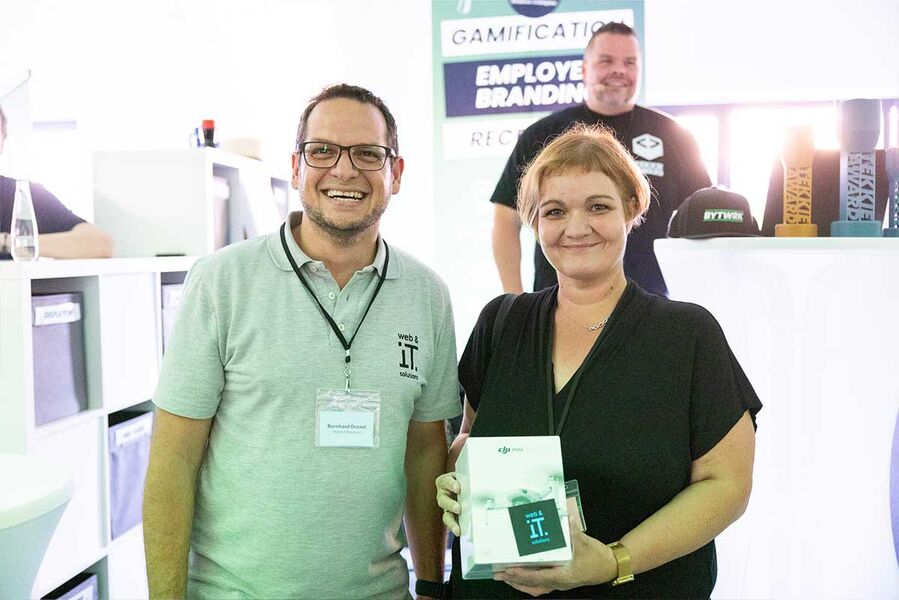 Teilnehmende im Gespräch beim TekkieAward